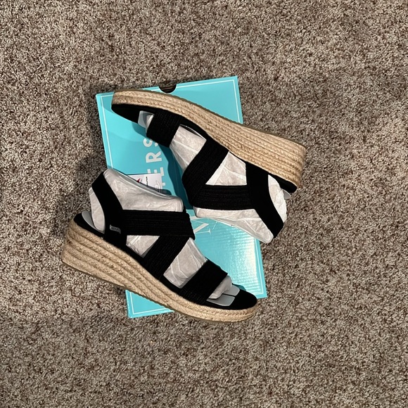 Brand Sketchers by Martha Stewart, black arch fit sandle. size 8 - Picture 7 of 9